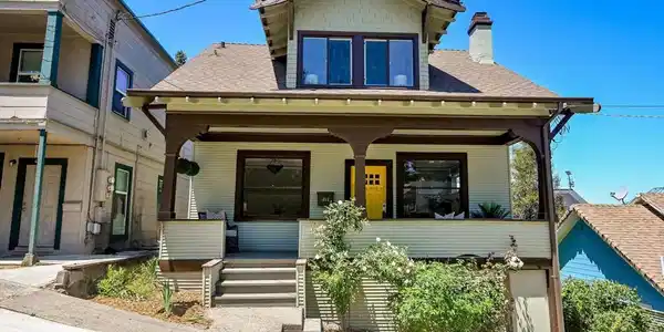 414 Bay St