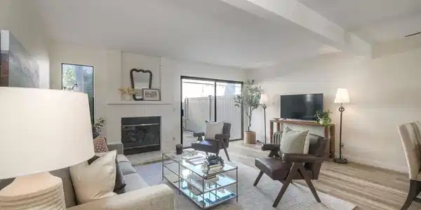 907 Hickory Court