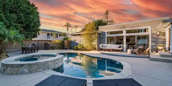 6232 La Jolla Blvd