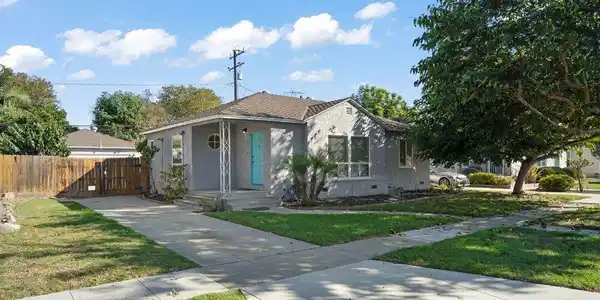 2420 Roycroft Avenue