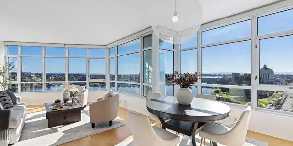1 Lakeside Dr
