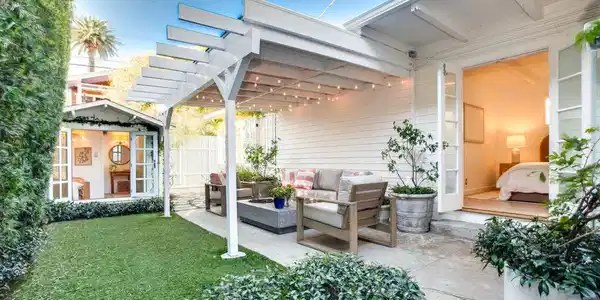 739 Superba Avenue