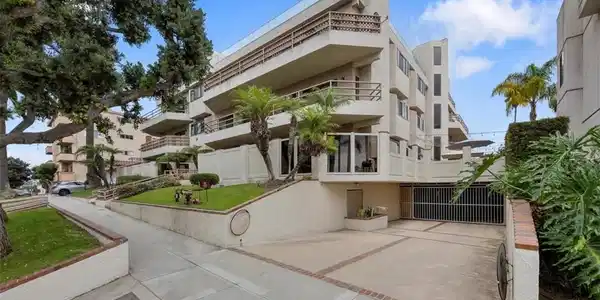 512 Esplanade