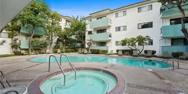 5000 S Centinela