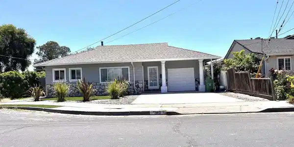 389 White Dr