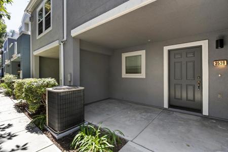 3538 Shoreline Bluff Lane