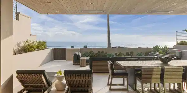 4016 The Strand