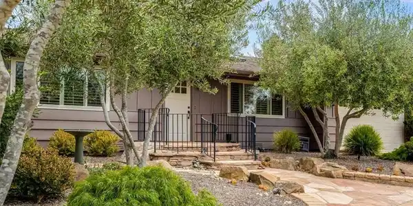 5276 Hillcrest