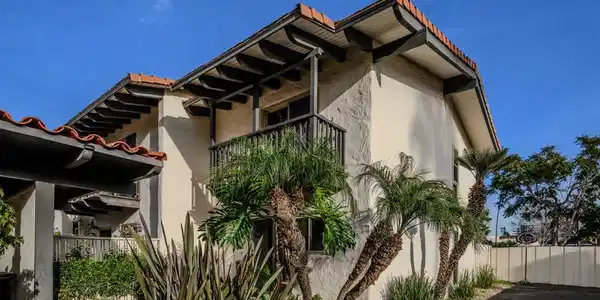 4202 Loma Riviera Ln