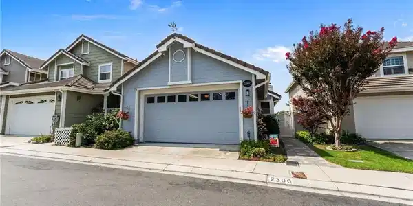 2306 Via Chalupa