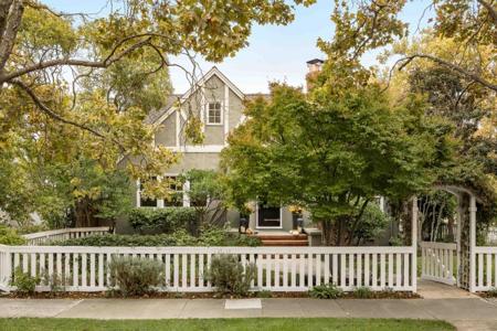 1837 Brewster Avenue