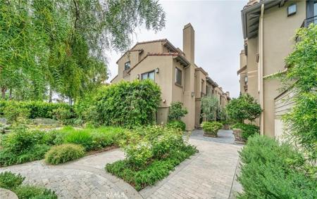 823 S Bundy Drive