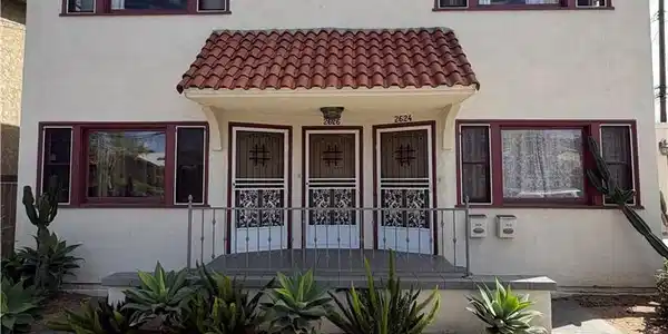2624 E 6th