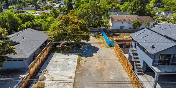 49204924 Bridge Street