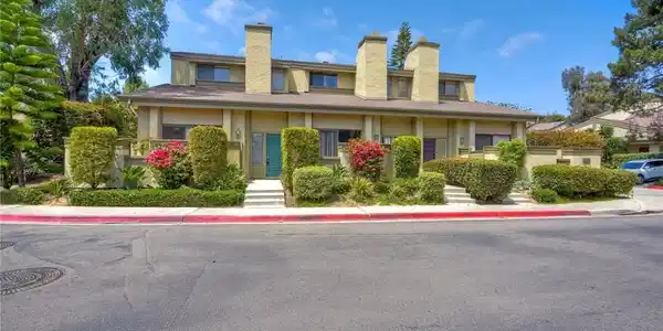 3304 Caminito Eastbluff