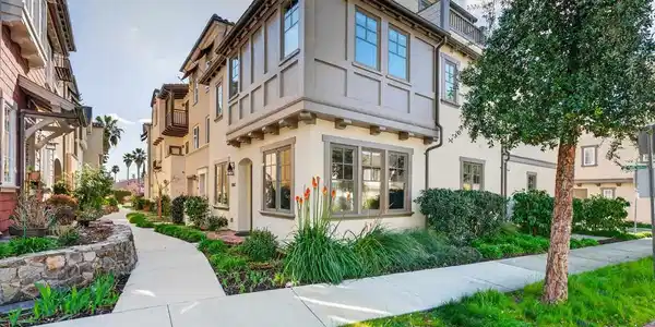 43147 Calle Sagrada