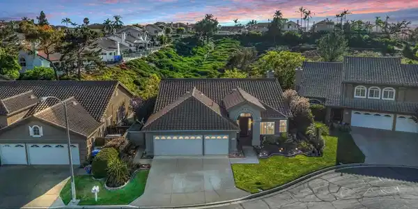 4976 Skyhawk Way