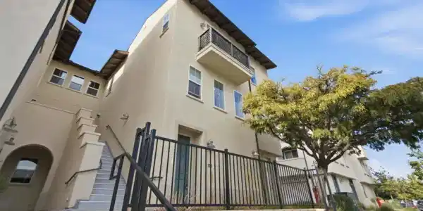 5200 Beachside Lane