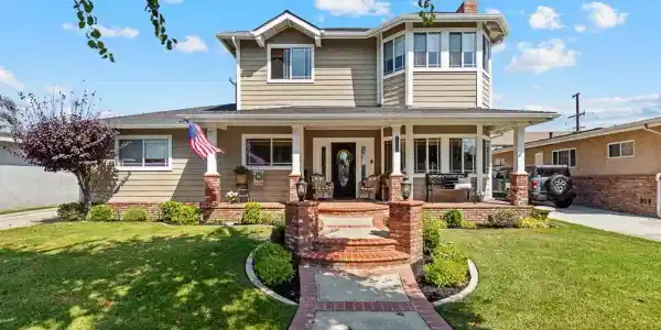 6241 E Vernon