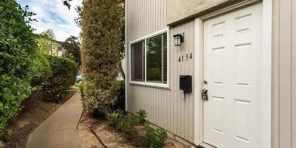 4154 Camino Islay