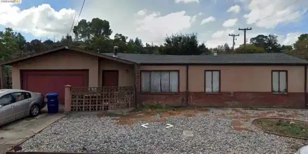 3200 3200 Sheffield Pl