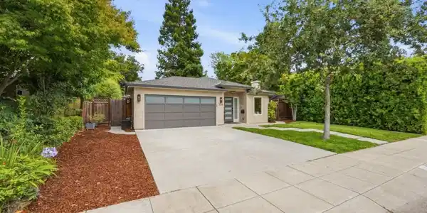 735 Coastland Drive