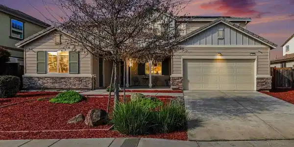 109 Muir Ct