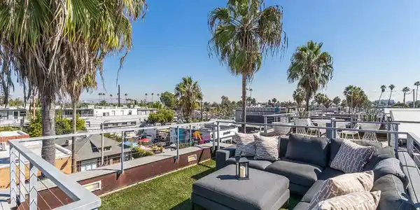 1212 Abbot Kinney Boulevard