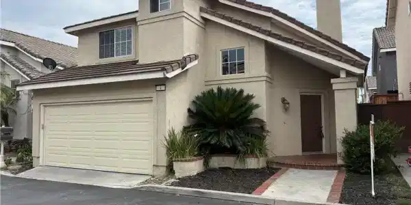 4 Sherrelwood Court