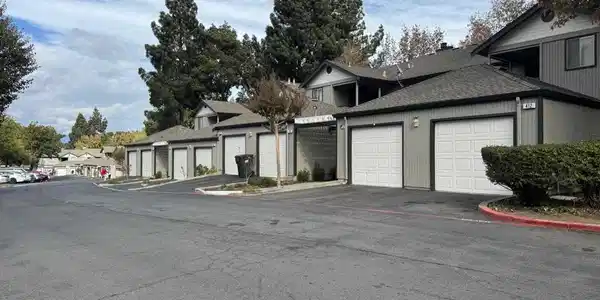 422 Lancaster Ln