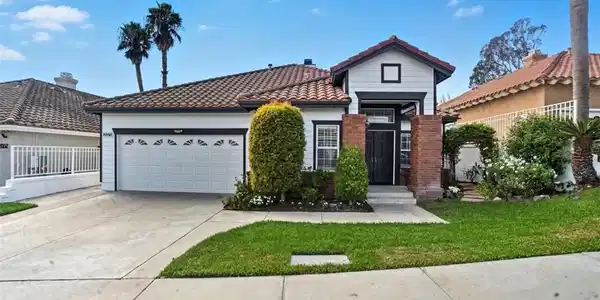 2071 Crescent