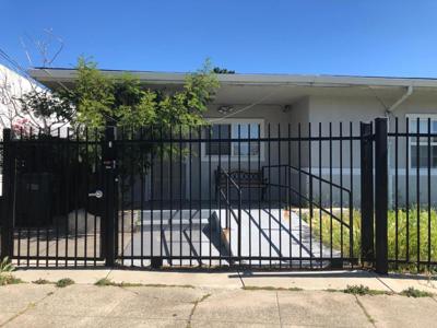 585 School Street