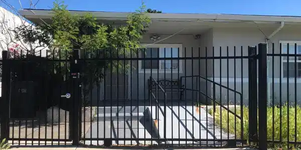 585 School Street