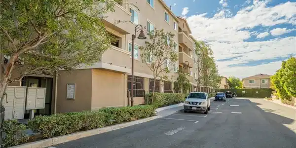 1401 Lomita