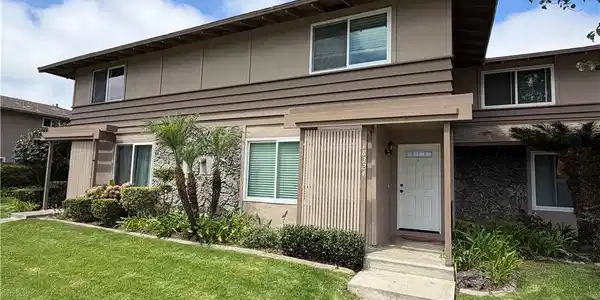 18324 Brookhurst