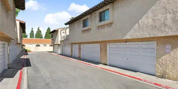 17333 Brookhurst