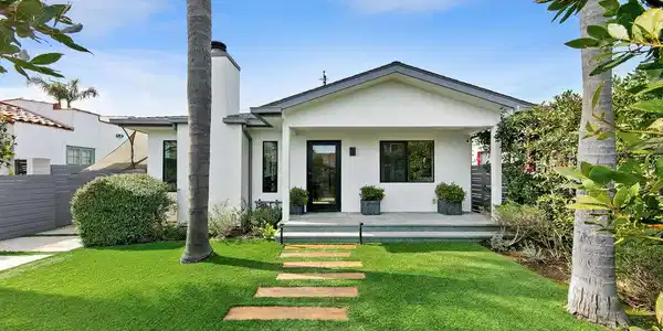 1025 Nowita Place