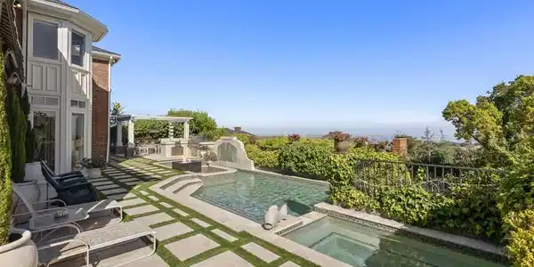 6815 La Jolla Scenic Drive