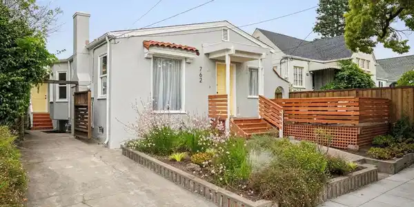 762 Neilson St.