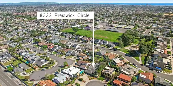 8222 Prestwick Circle