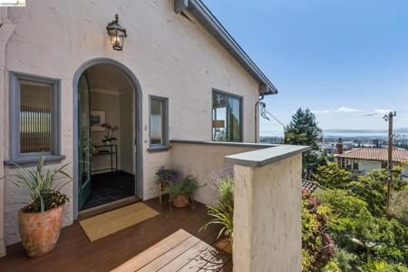 8 Mosswood Rd