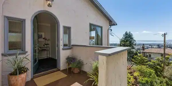8 Mosswood Rd