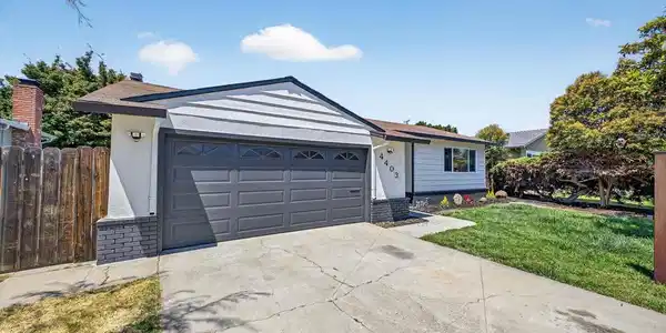 4403 4403 Burke Way