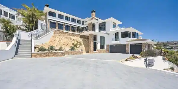 1076 Skyline Drive