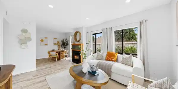 24092 Paseo Corona