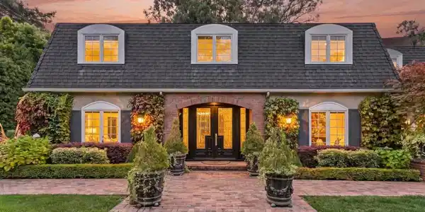 2801 Easton Drive