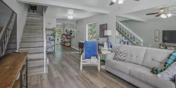 225 S Ventura Road