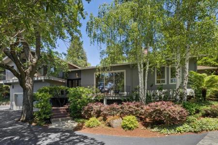 1185 Trinity Drive