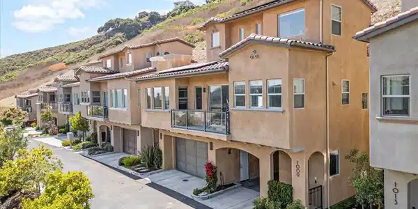 1009 Price Canyon Road