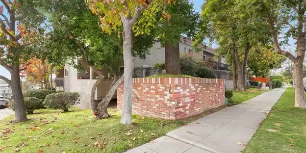 1125 Pico